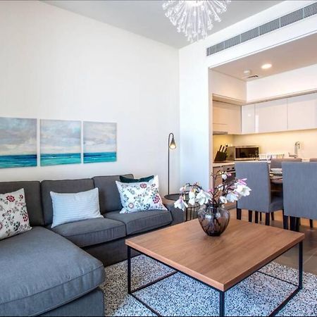 A Luxury Aprt 2 Bedrooms Balcony With Wonderful View Mall Access Hi Speed Wifi Beach Access & Much More For Family Only Samaheej Exteriör bild