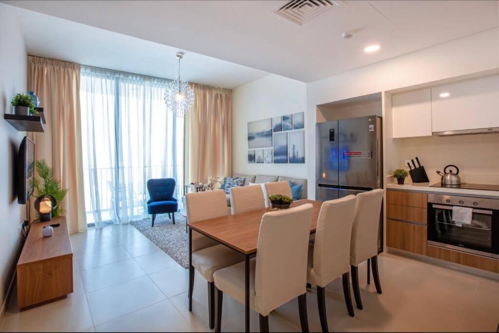 A Luxury Aprt 2 Bedrooms Balcony With Wonderful View Mall Access Hi Speed Wifi Beach Access & Much More For Family Only Samaheej Exteriör bild