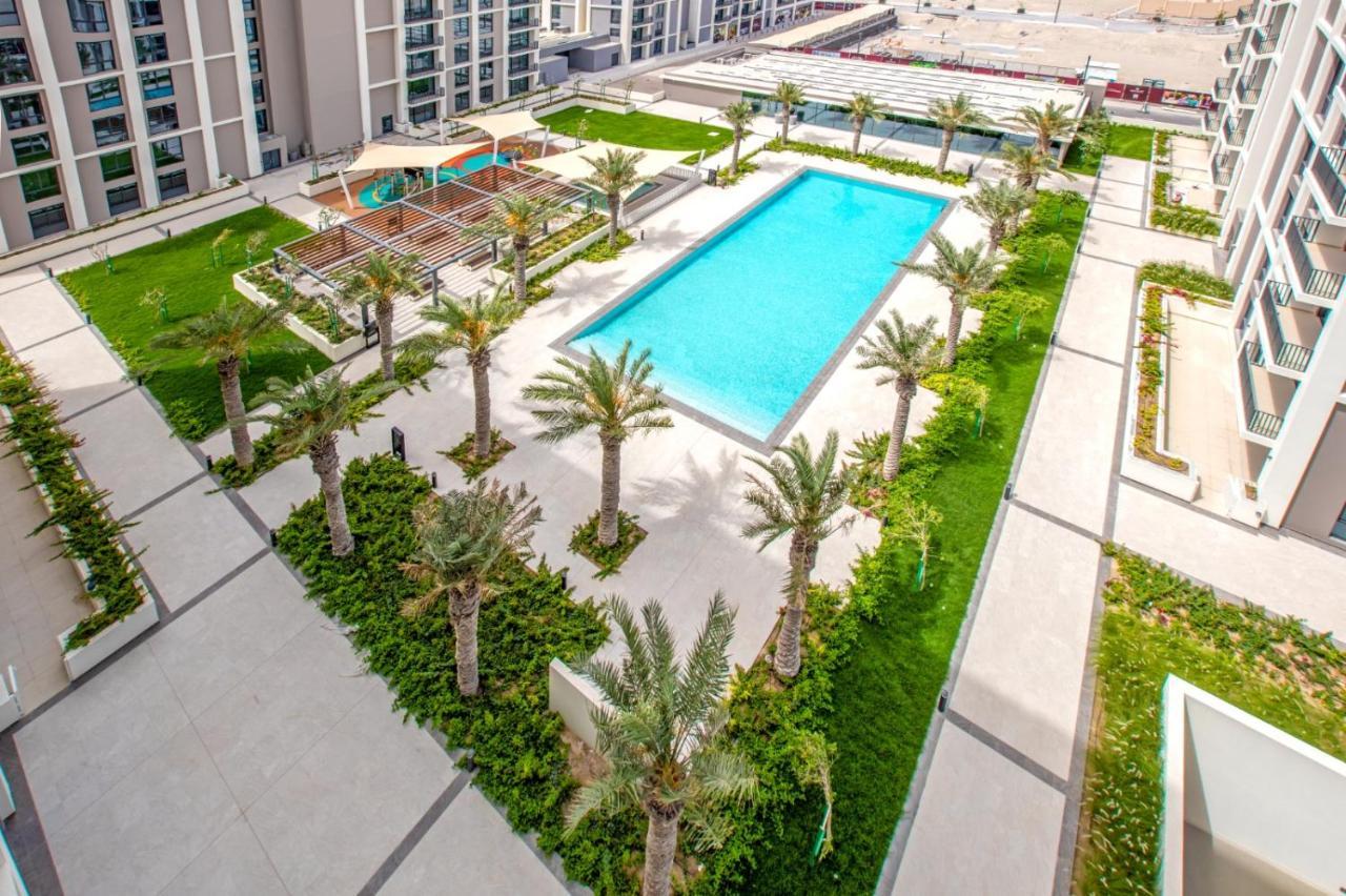 A Luxury Aprt 2 Bedrooms Balcony With Wonderful View Mall Access Hi Speed Wifi Beach Access & Much More For Family Only Samaheej Exteriör bild